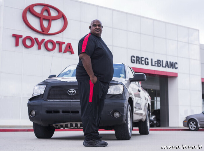 Consiguió Un Toyota Gratis Después De 1 Millón De Millas Ahora Volvió A Alcanzar El Millón | Carscoops